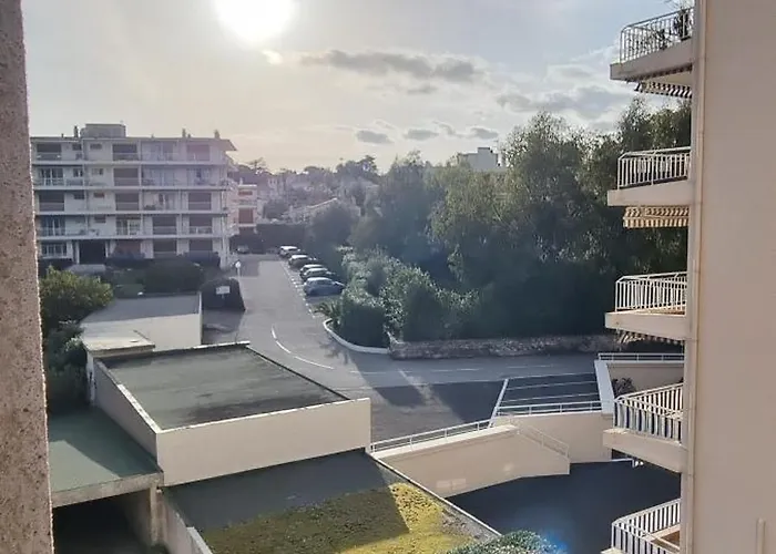 Апартаменти De La Salis *